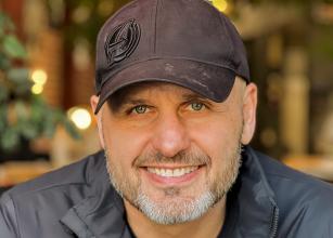 headshot of Laszlo Bock