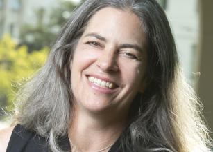 Sarah Beckman Headshot