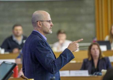 Laszlo Bock delivering lecture