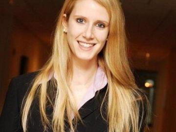 Juliana Schroeder Headshot 